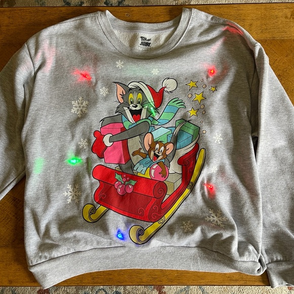 Women’s XL Light Up Tom and Jerry Gray Crew Neck Christmas Sweater - Picture 6 of 11